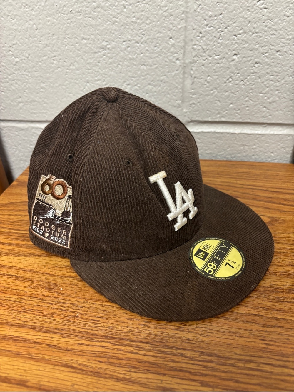New Era 59fifty LA Dodgers 60 Anniversary Throwback Corduroy Hat 7 1/4 Preowned.
